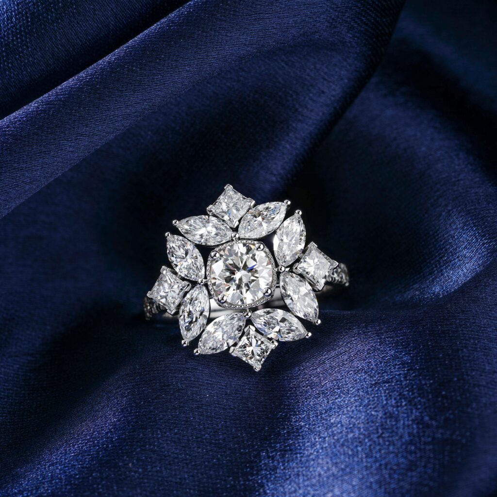 Best diamond rings and18K gold diamond jewelry in India